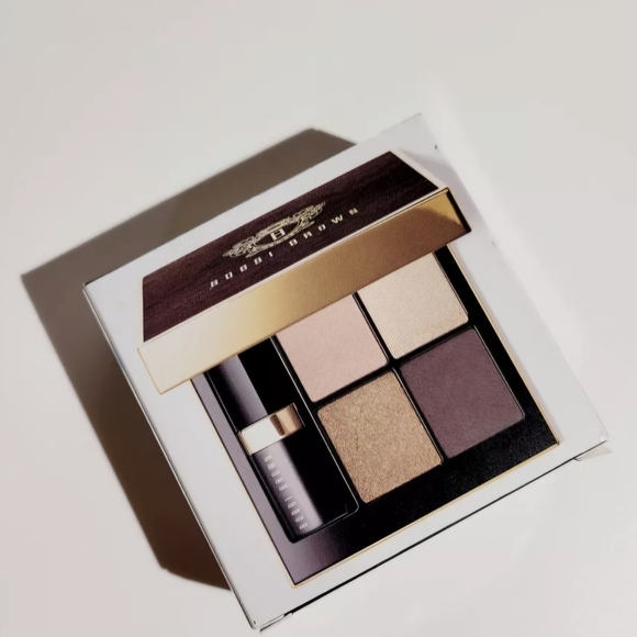 BOBBI BROWN Limited Edition Lipstick and Eye Shadow Kit in PARTY TO GO - Picture 2 of 6